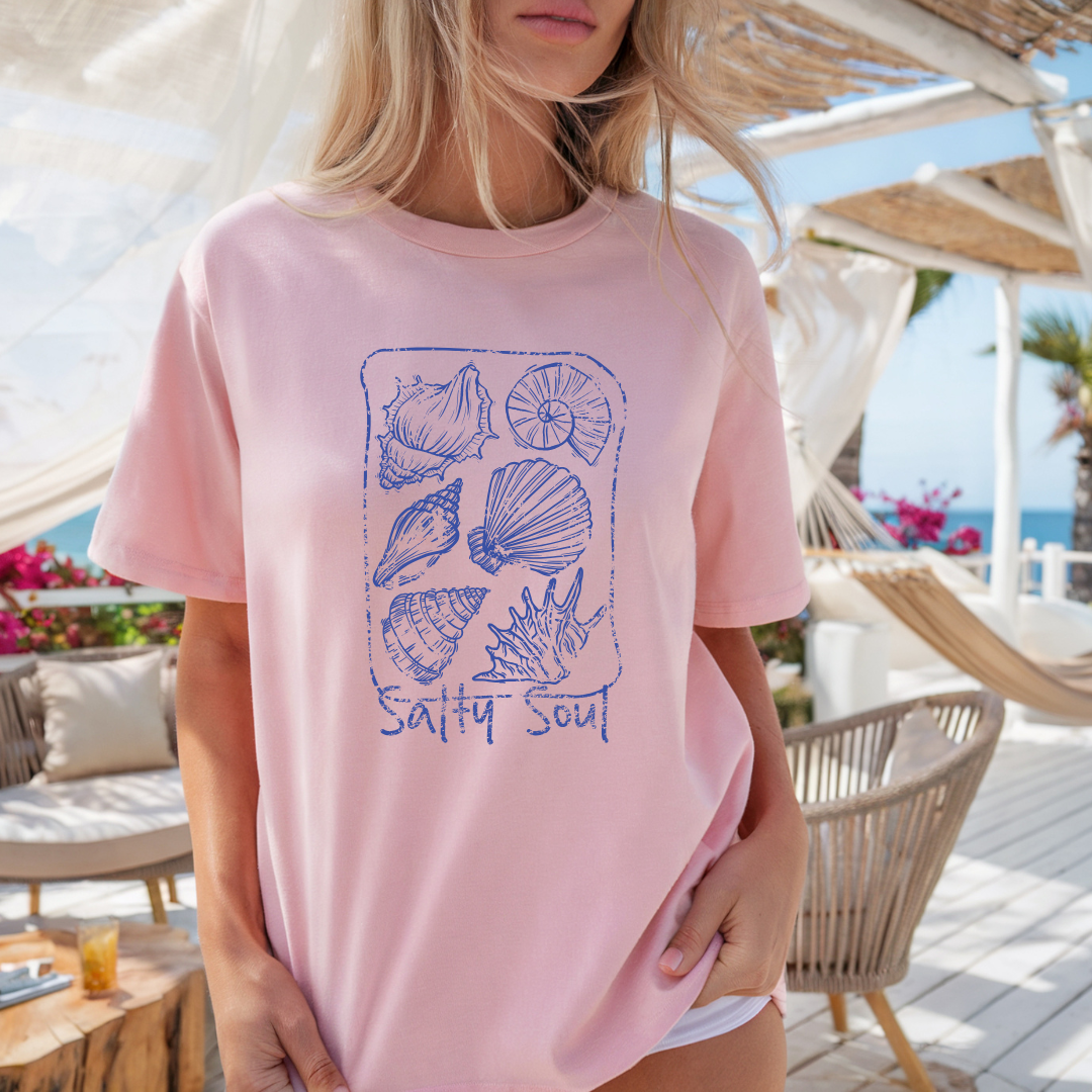 Camiseta casual de corte holgado con cuello redondo, manga corta, 100% Algodón, con gráfico de Conchas Marinas. Perfecta para el estilo diario.